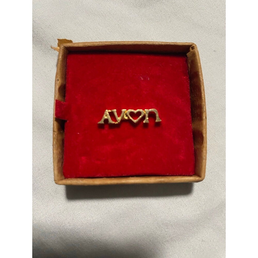 Vintage Avon Gold Tone Pin Spelled Out w/ heart Reward Achievement Award
